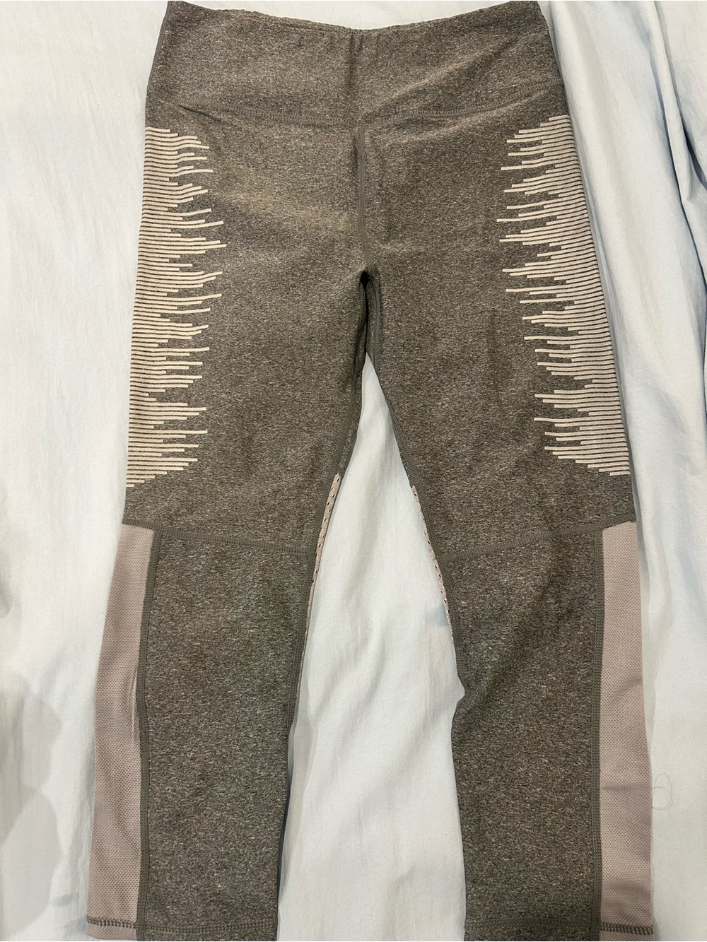 Woman R8 Activewear Gray Active Leggings with Side Mesh Panels